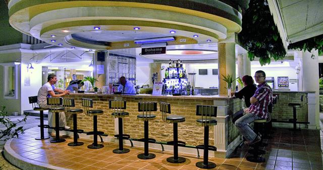 Jo-an-Beach-MAIN-BAR