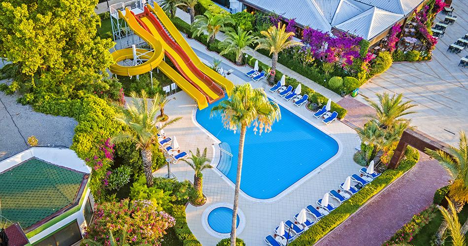 Emelda-Sun-Club-WATERSLIDES-2022