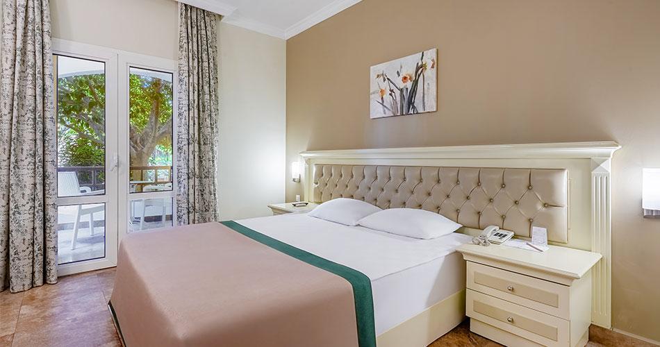 Emelda-Sun-Club-2023-ROOM-02