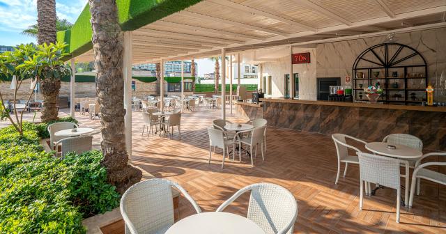 Caretta-Relax-Hotel-POOL-BAR-2024