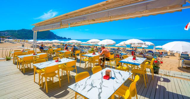 Blue-Star-BEACH-RESTAURANT-2022