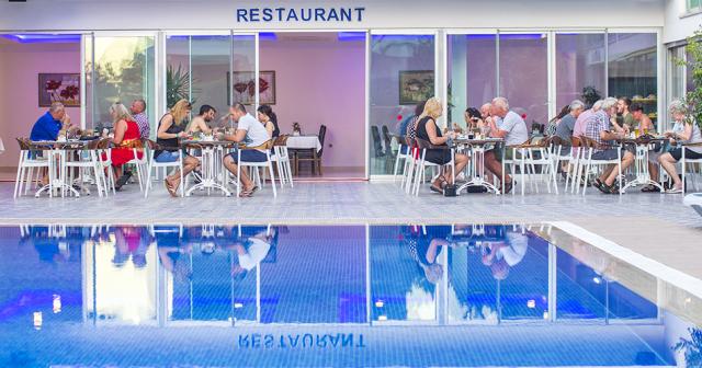 Kleopatra-Atlas-OUTSIDE-RESTAURANT-2
