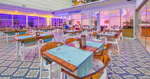 Kleopatra-Atlas-OUTSIDE-RESTAURANT