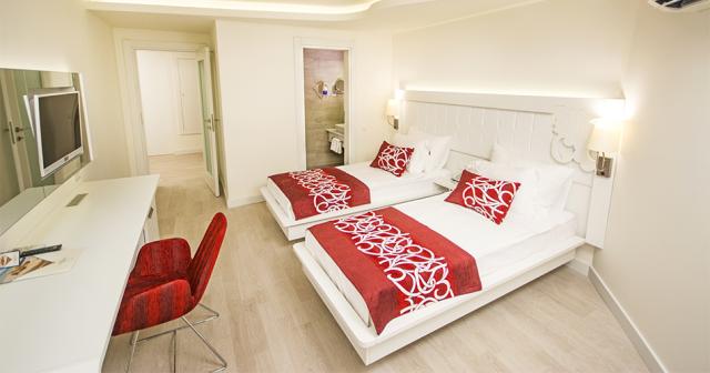 Laguna-Beach-Alya-ROOM