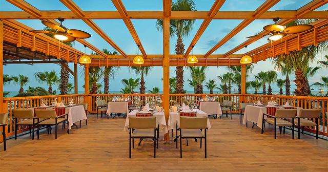 Delphin-Diva-RESTAURANT-02-2022