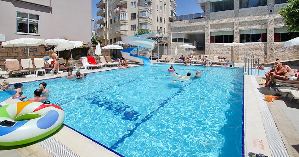 Monart-City-POOL-2