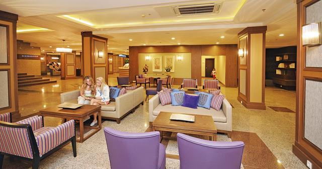 Insula-Resort-LOBBY