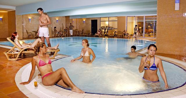 Insula-Resort-INDOOR-POOL