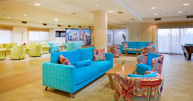 Solimar-Ruby-LOBBY