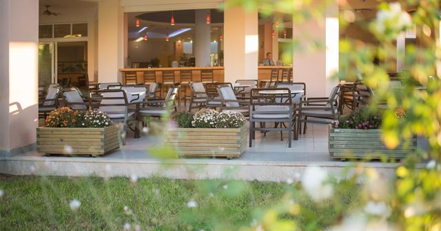 Horizon-Beach-Resort-BAR