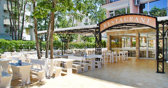 Riva-RESTAURANT-OUTDOOR-2