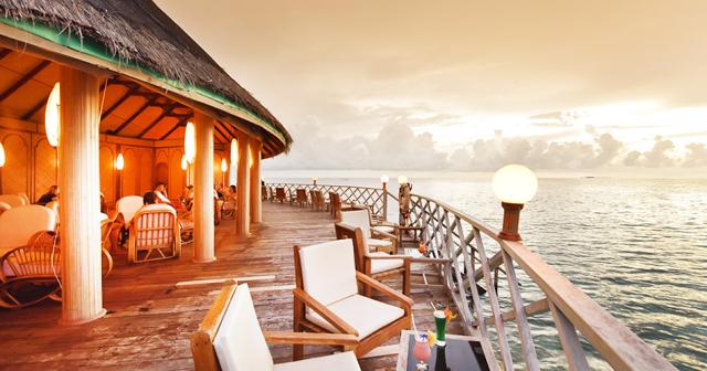 Angaga-Island-Resort-and-Spa-BAR