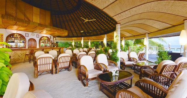 Angaga-Island-Resort-and-Spa-BAR3