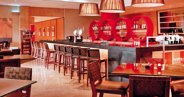 Amwaj-Rotana-Jumeirah-Beach-BAR
