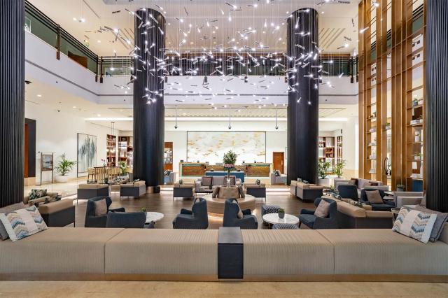 Amwaj-Rotana-Jumeirah-Beach-2024-LOBBY-03