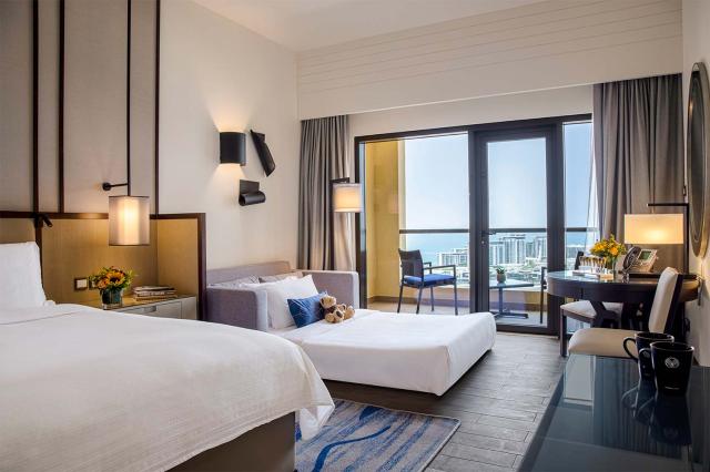 Amwaj-Rotana-Jumeirah-Beach-2024-SEA-FAMILY-ROOM-01