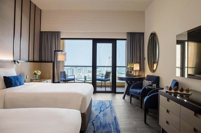 Amwaj-Rotana-Jumeirah-Beach-2024-SEA-TWIN-ROOM-01
