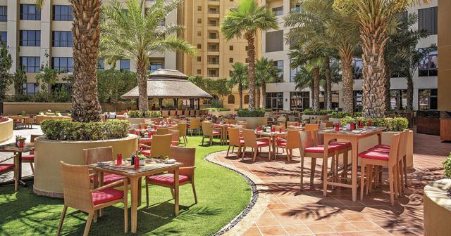Amwaj-Rotana-Jumeirah-Beach-RESTAURANT-GARDEN-2022_1