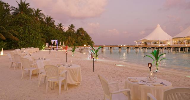 Safari-Island-Resort-2025-SUNSET-DINNER-01