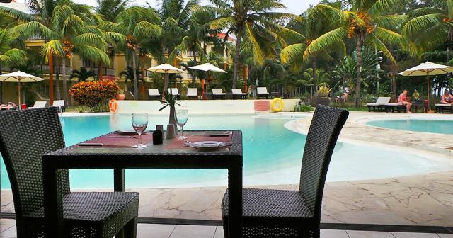 Tarisa-Resort-and-Spa-POOL-RESTAURANT