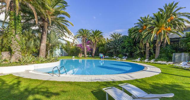 Sentido-Phenicia-OUTDOOR-POOL-1