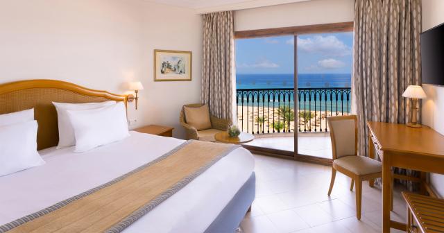 Movenpick-Resort-and-Marine-Spa-Sousse-SUITE-WITH-TERRASSE-01