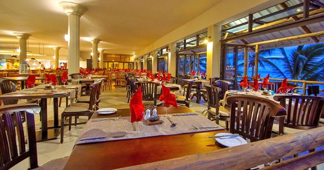 Le-Peninsula-Bay-Beach-Resort-RESTAURANT-2