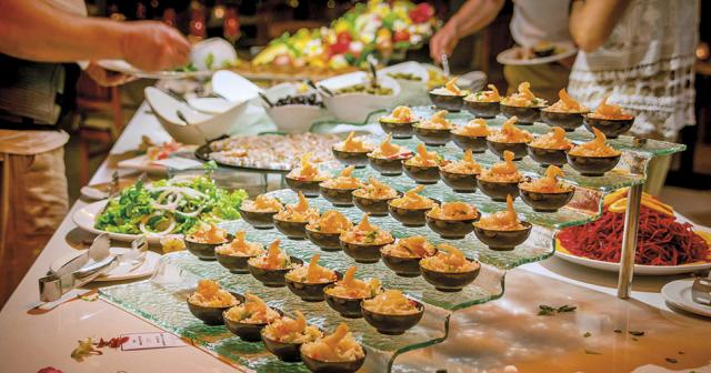 Le-Peninsula-Bay-Beach-Resort-BUFFET
