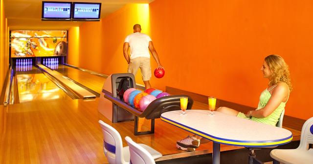 Royal-Holiday-Palace-BOWLING