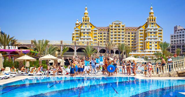 Royal-Holiday-Palace-HOTEL