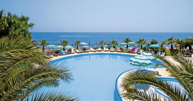 Anitas-Beach-Pool