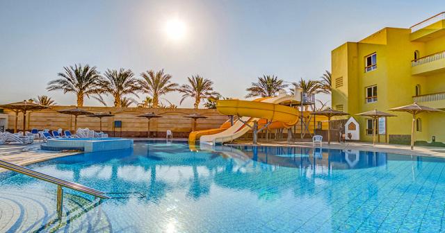 Palm-Beach-Resort-POOLVIEW