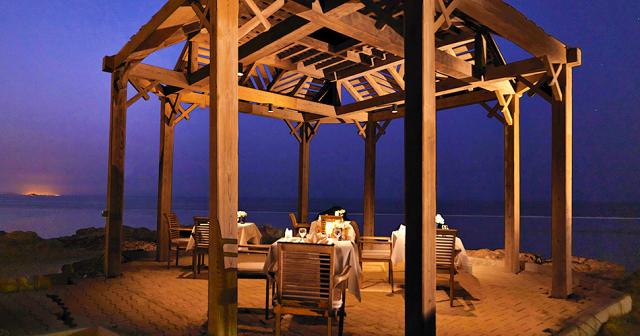 Radisson-Blue-Resort-El-Quseir-BEACH-BAR