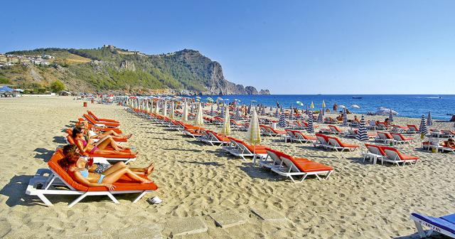 Kleopatra-Celine-CLEOPATRA-BEACH-2020