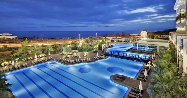 Alba-Royal-POOLVIEW