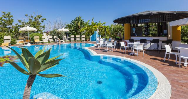 Tirreno-POOL-BAR-2024
