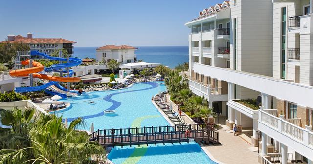 Alba-Queen-POOL