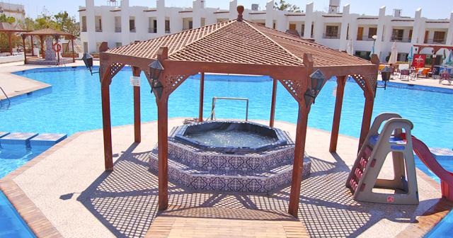 Menaville-Resort-POOL