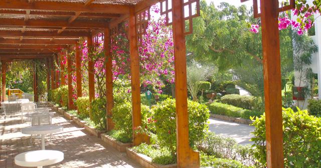 Menaville-Resort-GARDEN2