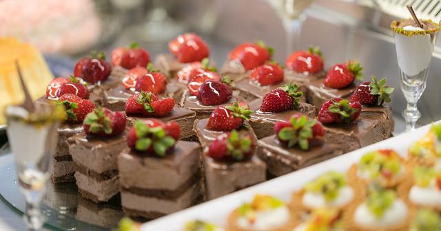 Akti-Imperial-Deluxe-Spa-Resort-CAKES