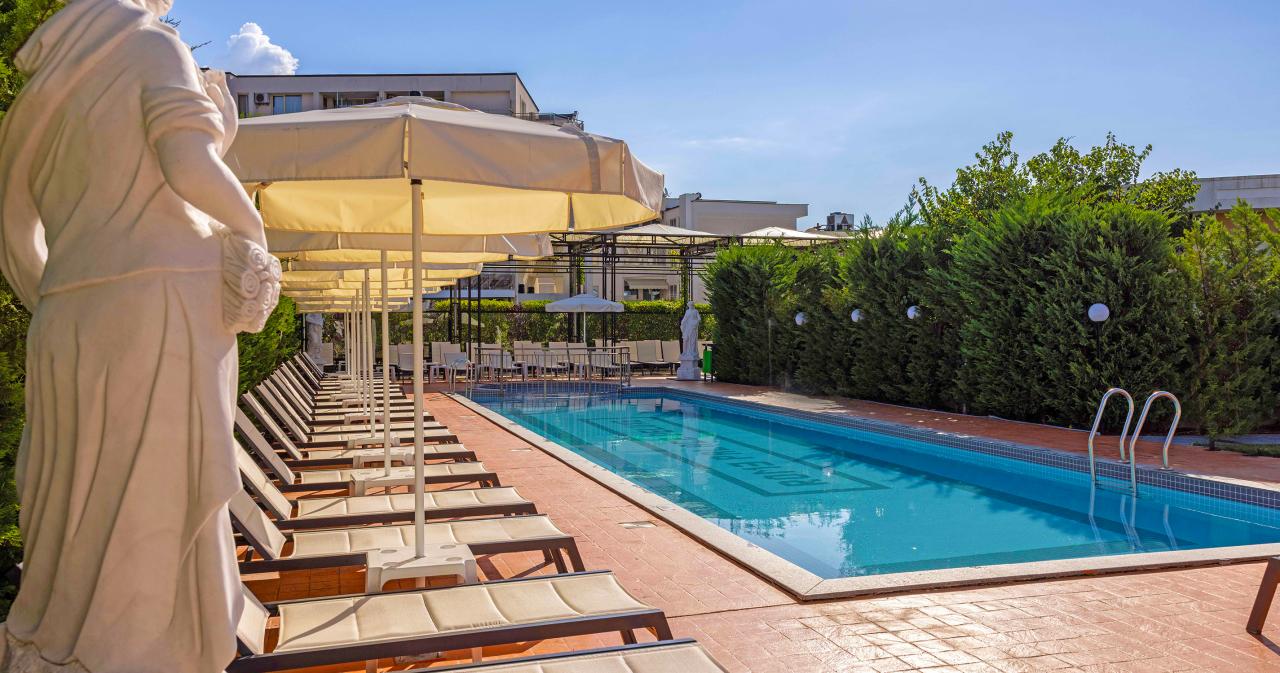Rome-Palace-Deluxe-2025-POOL
