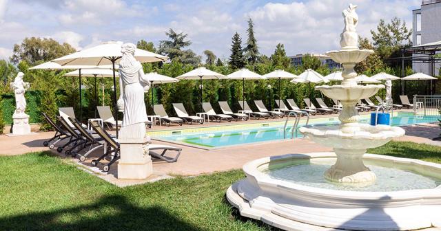 Rome-Palace-Deluxe-2023-POOL