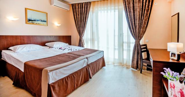 Rome-Palace-Deluxe-ROOM-2022