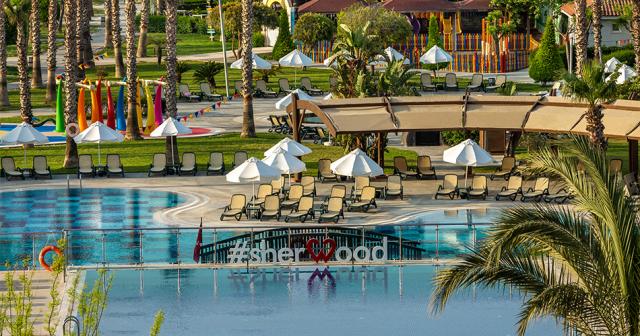 Shrwood-Exlusive-Lara-POOL-GARDEN-1
