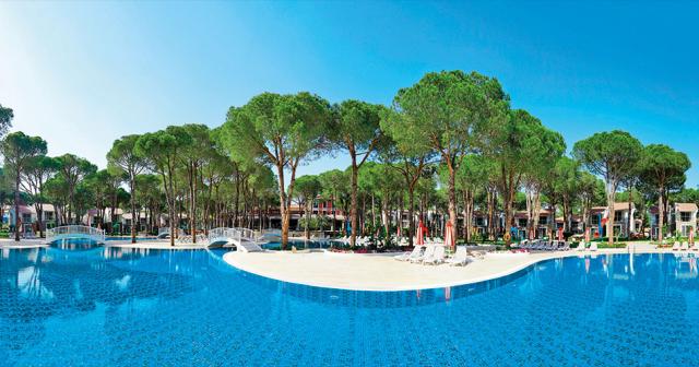 Selectum-Luxury-Resort-POOL-2022