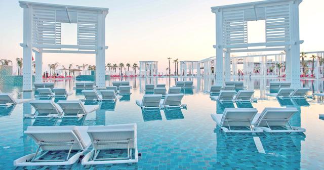 Selectum-Luxury-Resort-POOL