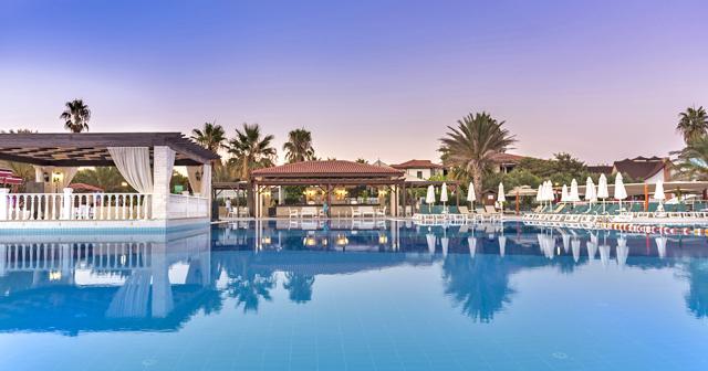 Club-Nena-POOL