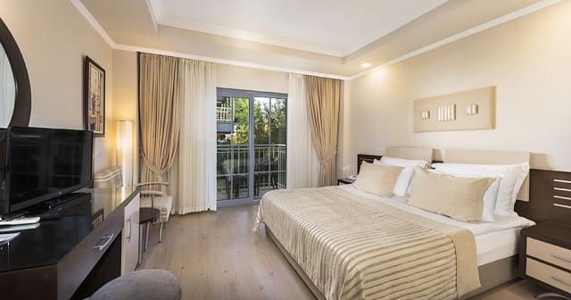 Club-Nena-FAMILY-ROOM-2020