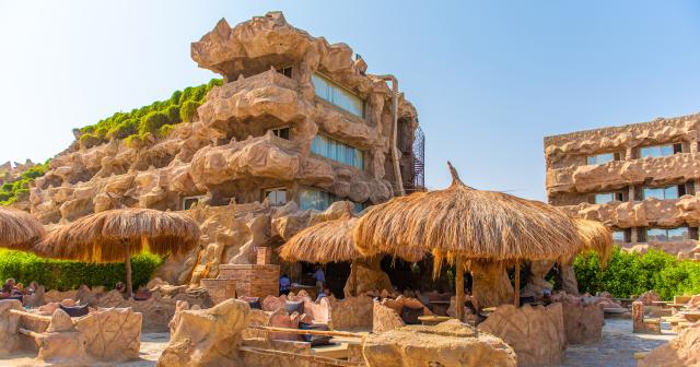 Caves-Beach-Resort-2025-BAR-01