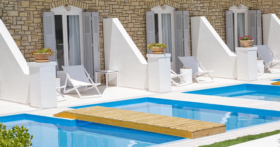-Resort-ROOM-POLL-VIEW-2